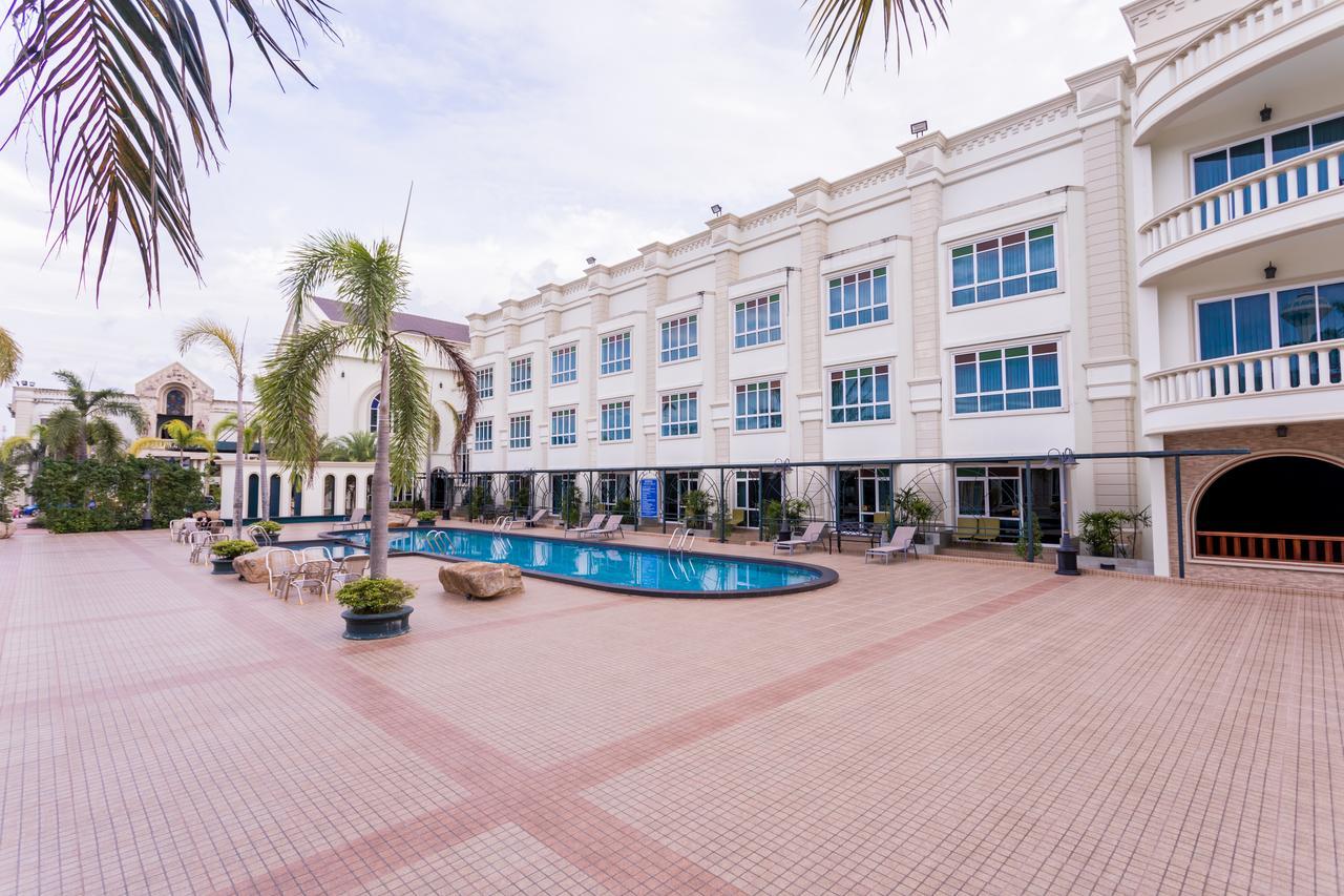Erawan Hotel Natai Beach Exteriör bild